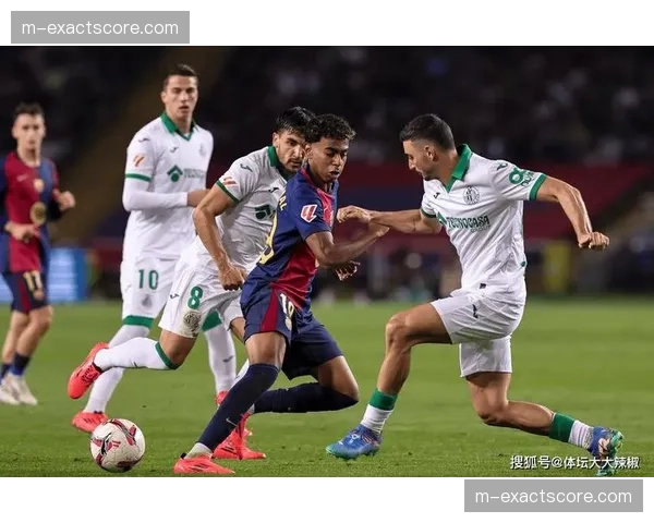 巴萨客战塞维利亚赛前，弗里克强调破解深度防守将是取胜关键。